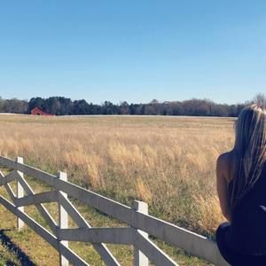 Meet your Posher, Lauren